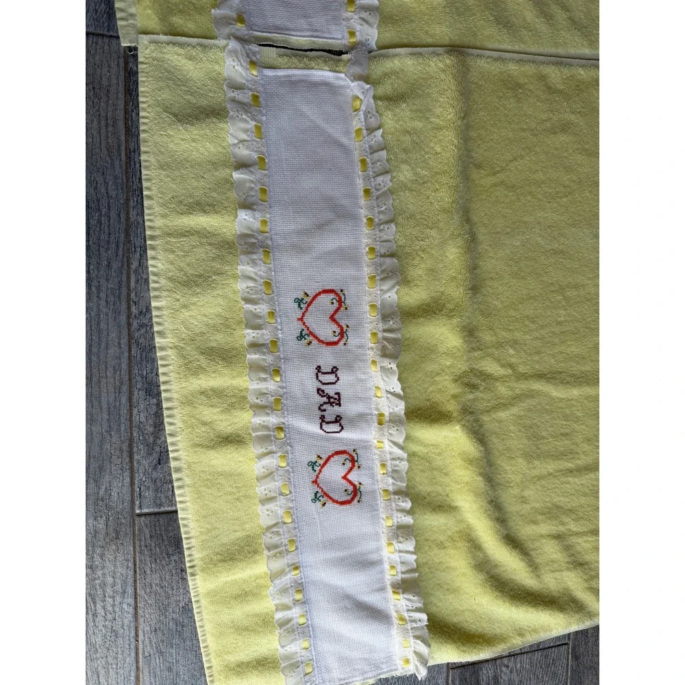 JCPenney Bath Towel Set Vintage Lace Hearts 70s NWOT Cottagecore Mom Dad Yellow